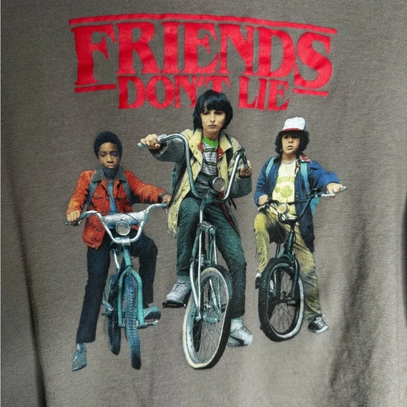 STRANGER THINGS “Friends Don’t Lie” Long Sleeve Crop Top Juniors Size L - Picture 4 of 4